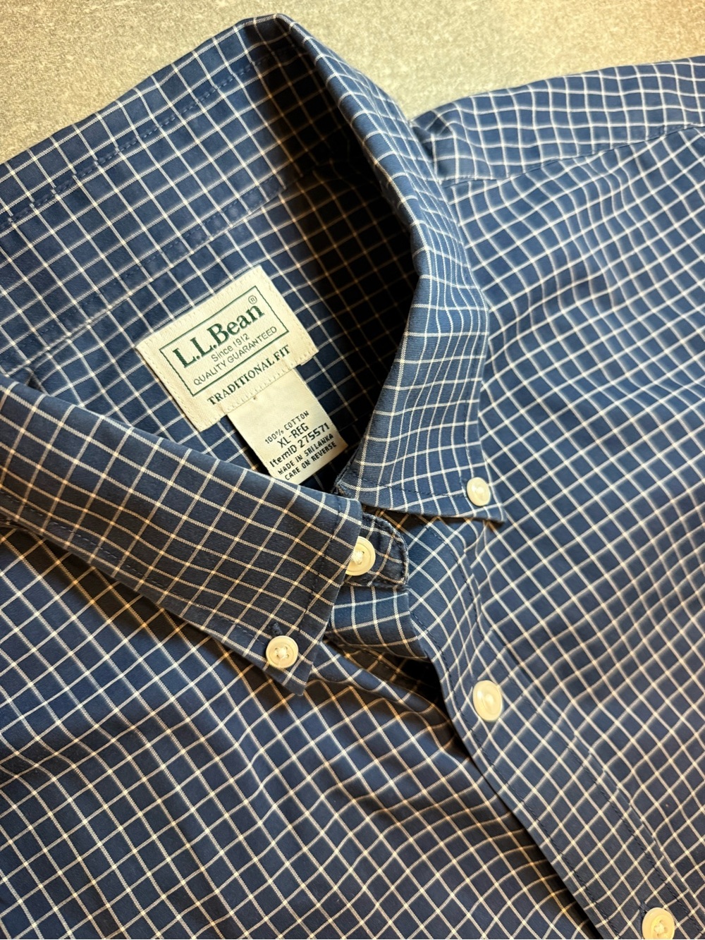 LIKE NEW L.L. Bean Men's Navy Windowpane Shortsleeve Button-Down Shirt - Size XL